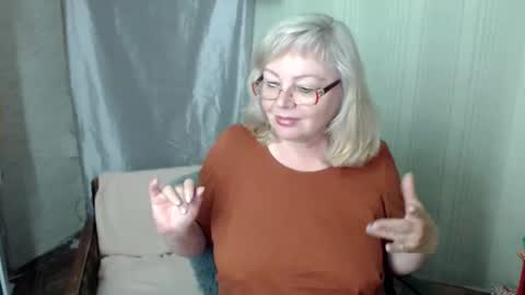 Snapshot of evelynloveshy chatting on May 2026 08:13:02 PM BarbaraBlondy online show from May 2026 08:13:02 PM