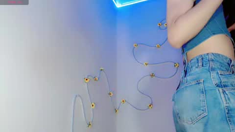 everlin_01 online show from June 2026 07:01:02 PM