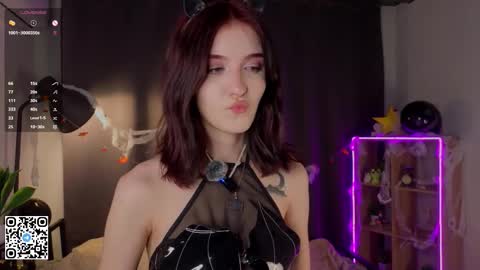 Naomi online show from November 2025 06:21:01 PM