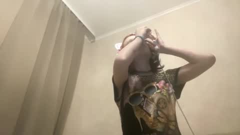 Snapshot of evettezirin chatting on November 2025 11:47:01 AM Sky online show from November 2025 11:47:01 AM