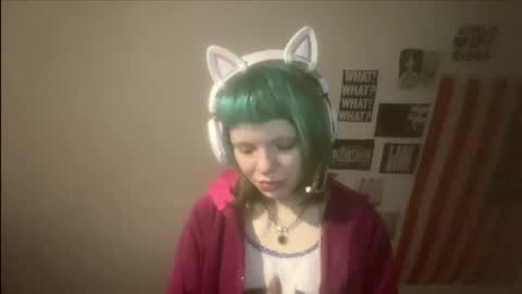 Snapshot of evettezirin chatting on December 2025 06:01:02 PM Sky online show from December 2025 06:01:02 PM