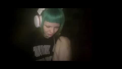 Snapshot of evettezirin chatting on December 2025 03:17:02 PM Sky online show from December 2025 03:17:02 PM