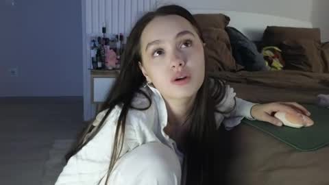 evi_woow online show from April 2026 10:27:01 PM