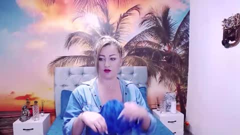 Snapshot of eviajoness chatting on November 2025 01:39:02 AM Evia online show from November 2025 01:39:02 AM