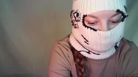 Renesme White Im here from Monday to Friday online show from May 2026 02:28:01 AM