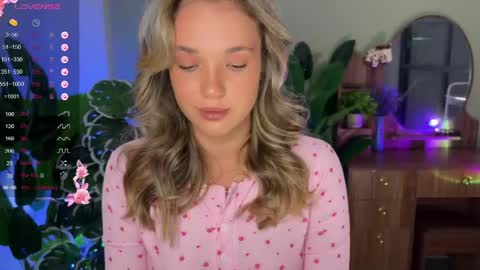 Snapshot of evielina chatting on May 2026 11:54:02 PM evielina online show from May 2026 11:54:02 PM