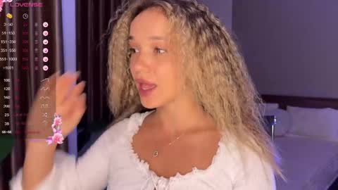 Snapshot of evielina chatting on May 2026 11:57:02 PM evielina online show from May 2026 11:57:02 PM