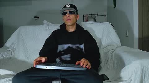 evil_boss1 online show from April 2026 06:16:01 AM