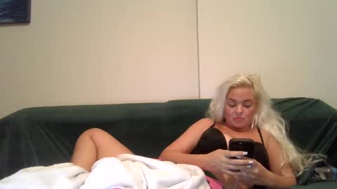 Snapshot of evillers1 chatting on December 2024 04:13:01 AM Badblondebunny online show from December 2024 04:13:01 AM