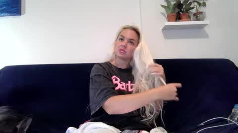 Snapshot of evillers1 chatting on January 2025 02:32:02 AM Badblondebunny online show from January 2025 02:32:02 AM