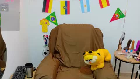 Snapshot of evvaa_moon chatting on June 2026 12:42:02 PM evvaa_moon online show from June 2026 12:42:02 PM