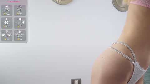 Snapshot of evymiuu chatting on November 2025 08:51:05 AM Evy online show from November 2025 08:51:05 AM