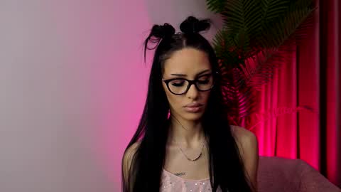 evyymoon online show from February 2026 07:46:02 AM