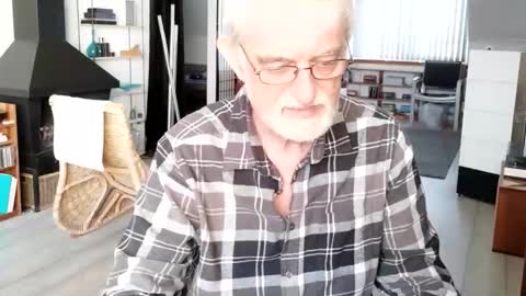 Snapshot of ewaldwillems99 chatting on February 2026 03:08:01 PM Naaktloper online show from February 2026 03:08:01 PM