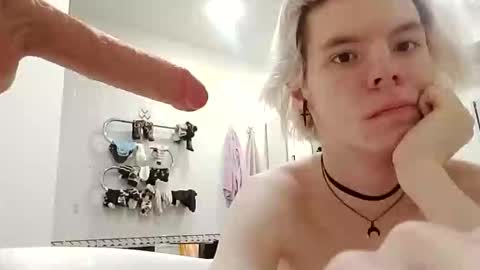 Snapshot of ex1dra06 chatting on April 2026 07:17:01 AM Essa online show from April 2026 07:17:01 AM