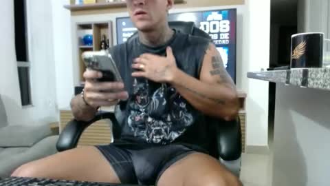 Snapshot of exotic_dude chatting on April 2026 01:36:02 AM camilo online show from April 2026 01:36:02 AM