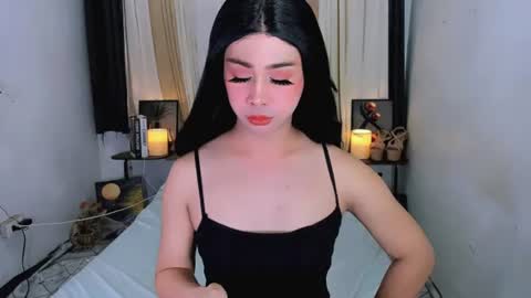 expensive_elise online show from June 2026 12:15:01 PM