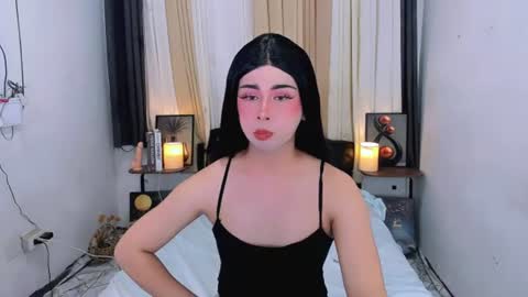 expensive_elise online show from June 2026 11:19:01 AM