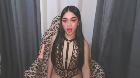 Snapshot of expensivets_chloe chatting on February 2025 09:03:01 AM chloee online show from February 2025 09:03:01 AM