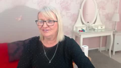 Snapshot of experiencedalana chatting on April 2026 01:10:02 AM Alana online show from April 2026 01:10:02 AM