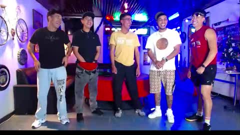 extrangers online show from December 2025 01:18:02 PM