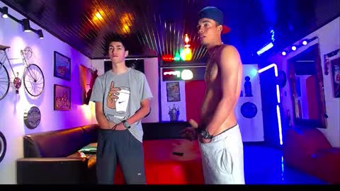 extrangers online show from February 2026 01:20:02 PM