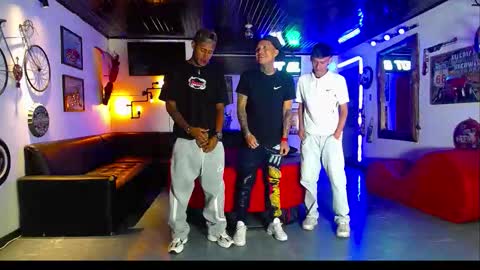 extrangers online show from February 2026 12:39:02 PM