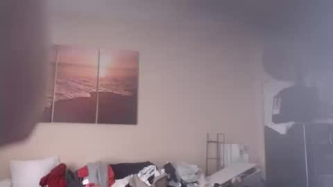 eyeswall0w online show from October 2025 03:00:01 PM