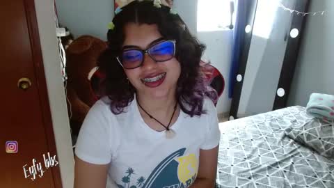 Snapshot of eyfy_bbs chatting on December 2024 08:58:02 PM Nadia online show from December 2024 08:58:02 PM