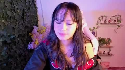 eymmy_24 online show from May 2026 01:33:01 AM