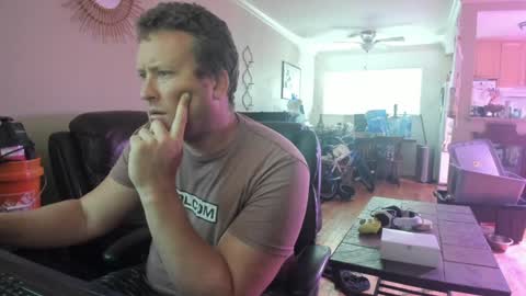 Snapshot of facedaddy chatting on December 2024 03:00:02 PM Hungwun online show from December 2024 03:00:02 PM