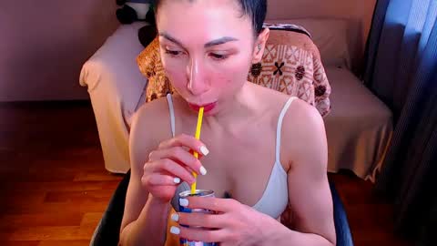 Elli  online show from May 2026 10:32:02 AM