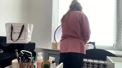 Ilona online show from February 2025 10:27:02 AM