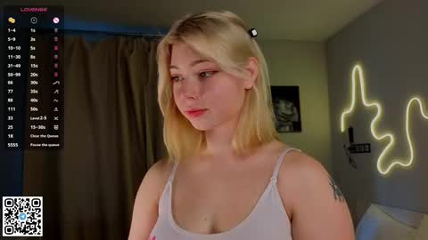 Snapshot of falinegelling chatting on September 2025 04:17:02 AM Emilia online show from September 2025 04:17:02 AM