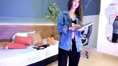 Megan    630  1330 -5 online show from October 2025 12:44:02 AM