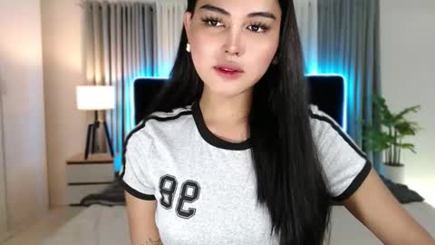 Snapshot of fallfromabove chatting on October 2025 01:14:01 PM Belly Conklin online show from October 2025 01:14:01 PM