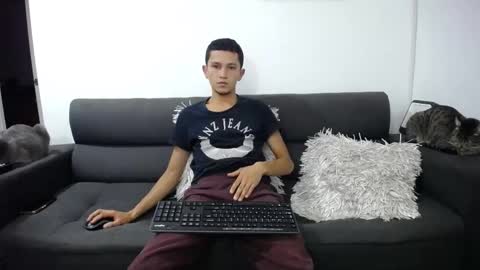 Snapshot of fallgays chatting on February 2025 01:22:01 AM FallGays online show from February 2025 01:22:01 AM