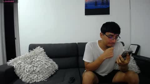 Snapshot of fallgays chatting on March 2025 01:37:02 AM FallGays online show from March 2025 01:37:02 AM