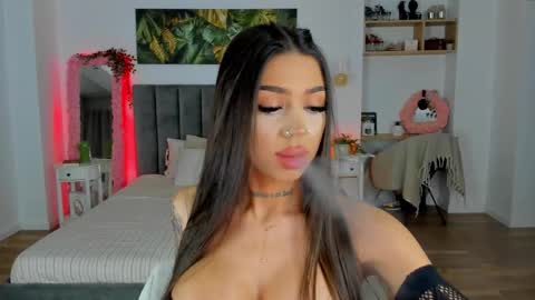 Jennifer online show from October 2025 06:49:02 PM