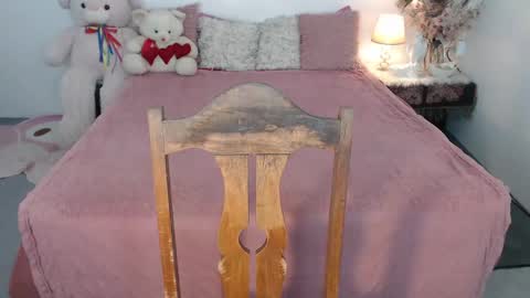 Layla online show from December 2024 12:07:02 AM