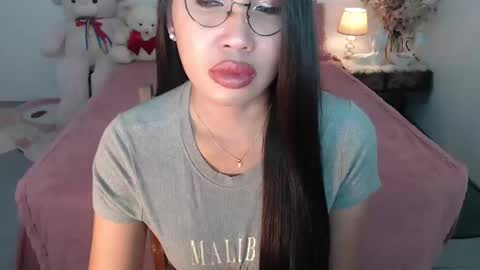 Layla online show from December 2024 02:22:02 PM