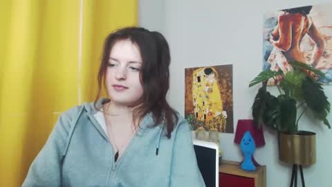 Nadine online show from February 2025 09:41:01 AM