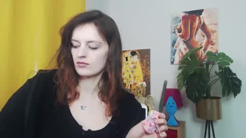 Nadine online show from March 2025 09:21:01 AM