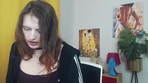 Nadine online show from March 2025 09:23:02 AM