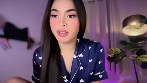 farrahmoanx online show from July 2026 12:09:01 PM