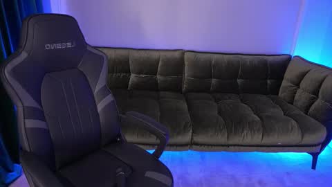 Nellie online show from September 2025 08:00:02 PM