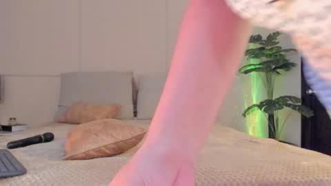 welcome to my world  online show from September 2025 01:09:01 AM