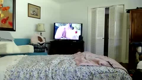 Fee Free To Smile online show from May 2026 01:51:02 PM