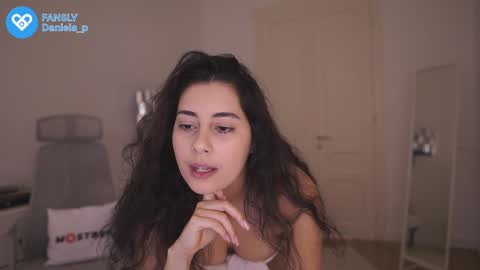 Snapshot of feel_our_vibe chatting on December 2024 05:33:02 PM Daniela online show from December 2024 05:33:02 PM