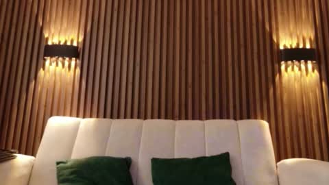 Feelena online show from November 2025 05:23:02 PM